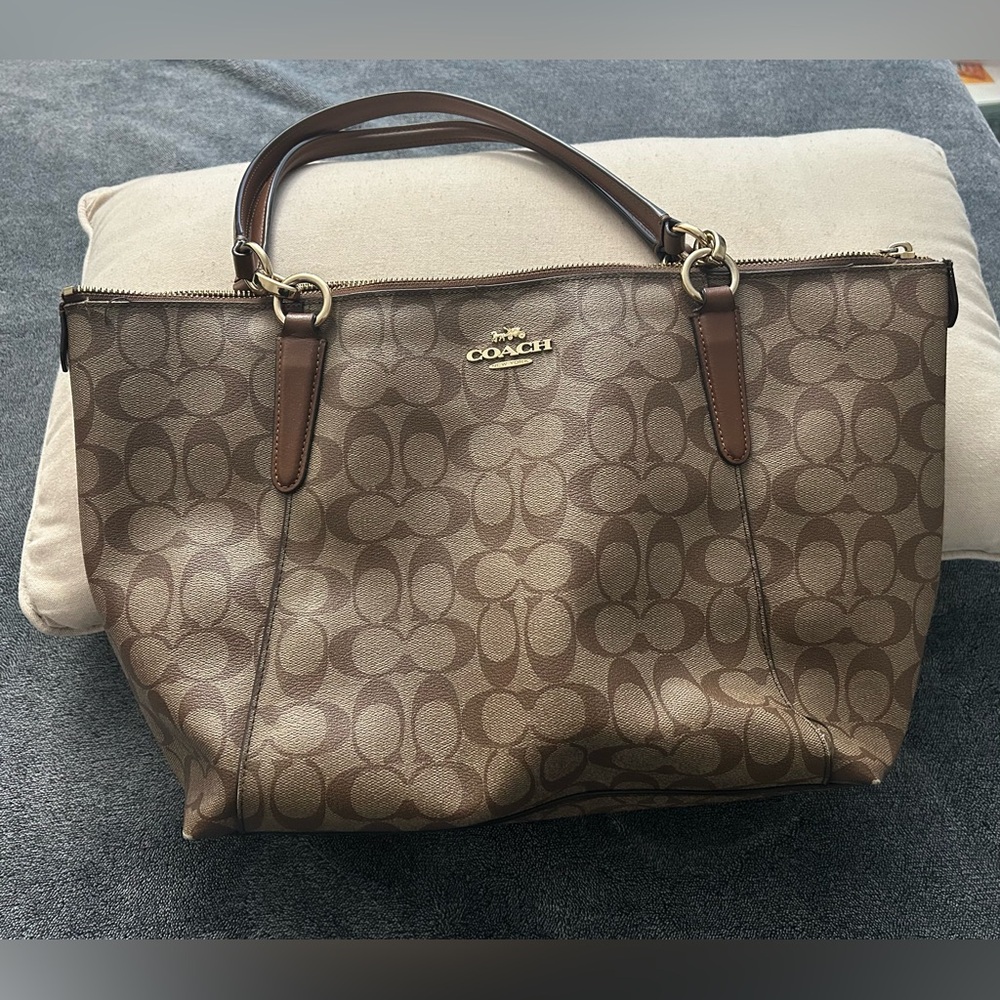 Coach Tan Signature‎ Tote Bag